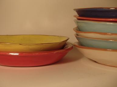 Assiettes faïence estampées